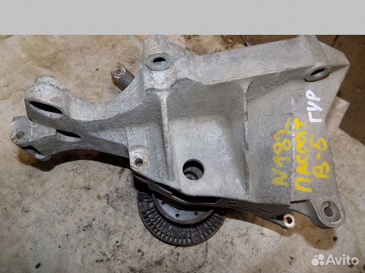 Кронштейн генератора Passat B5 1996-2000