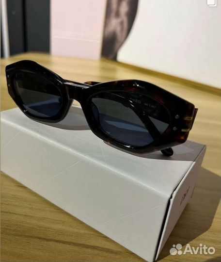 Солнцезащитные очки женские dior