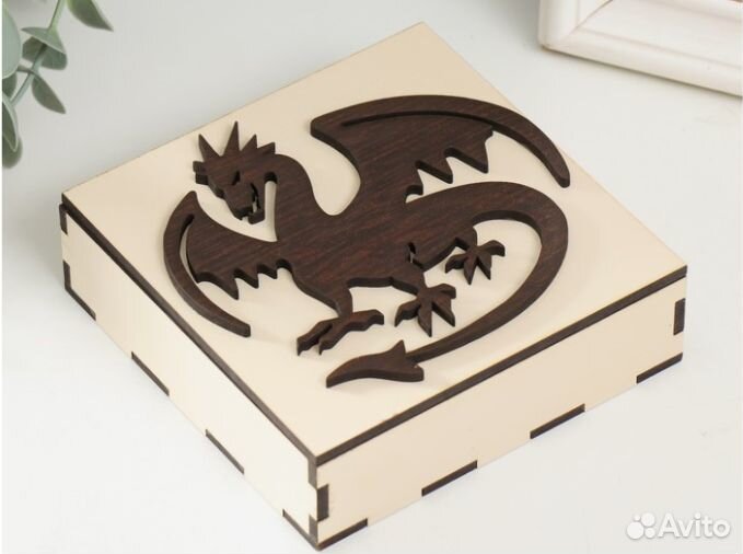 Деревянная шкатулка