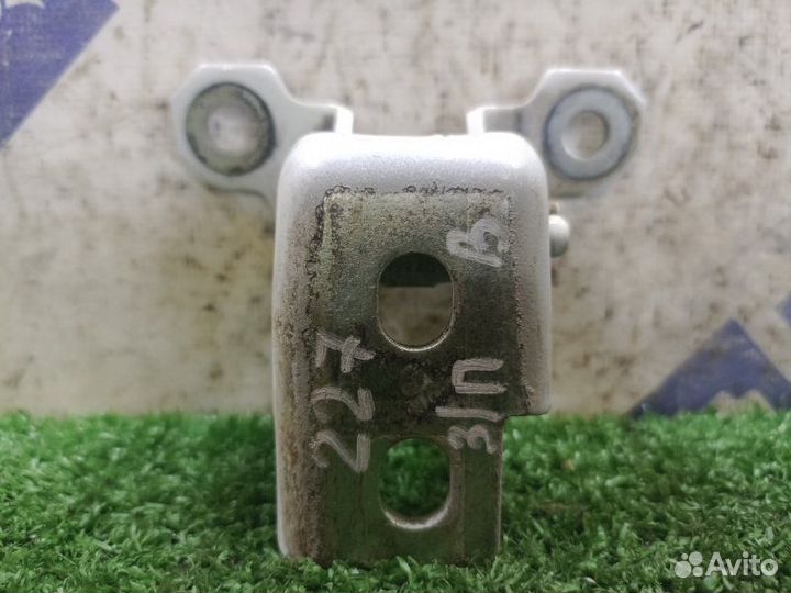 Петля двери задняя правая Renault Fluence седан