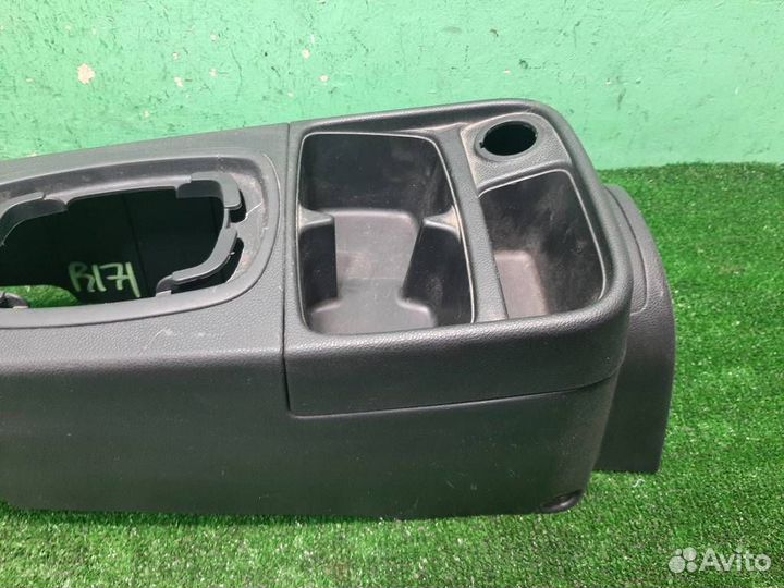 Консоль центральная (без подлокотника) Suzuki Ign