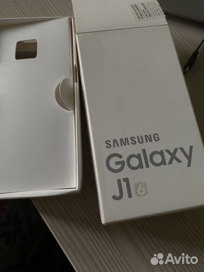 Телефон Samsung galaxy j1