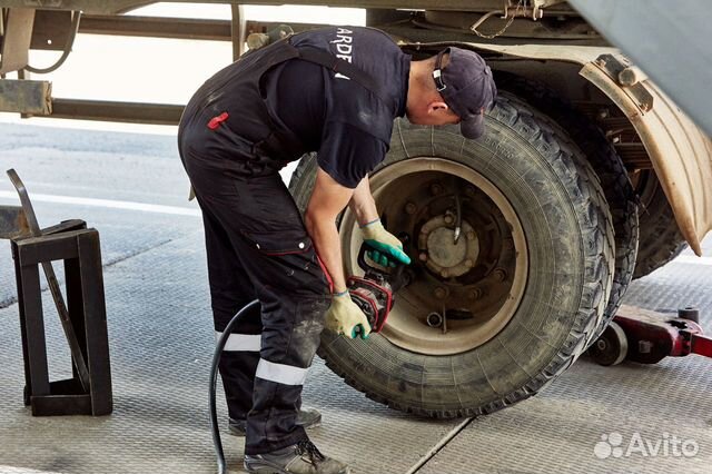 Шиномонтажник