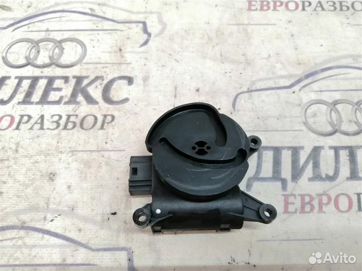 Моторчик заслонки печки Audi A4 (B7) 2004-2009