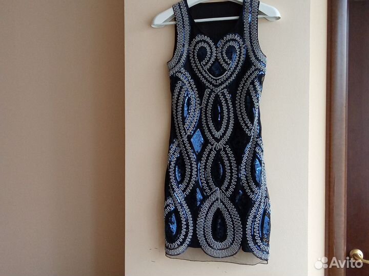 Нарядное коктейльное платье с пайетками