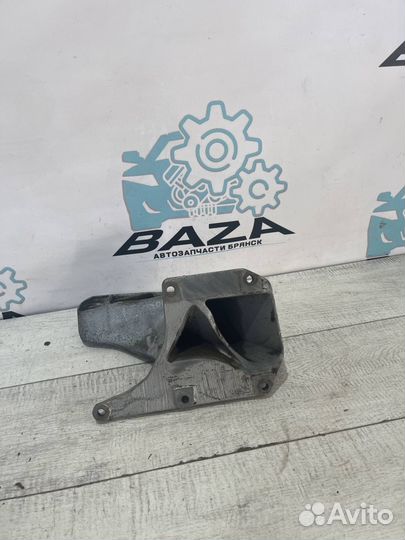 Кронштейн двигателя левый BMW X5 E53