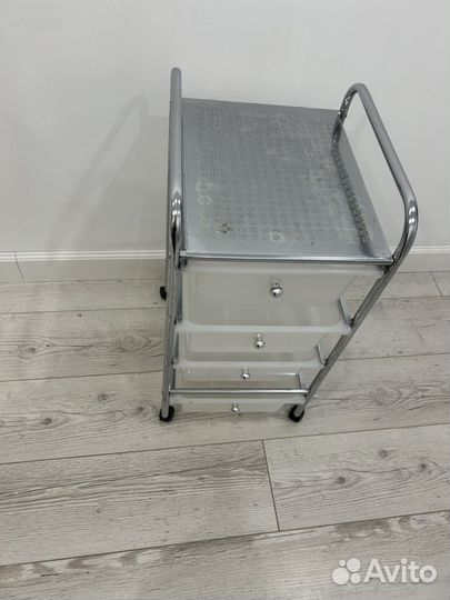 Этажерка на колесиках