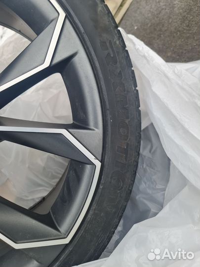 RoadX RXMotion U11 235/40 R19 19U