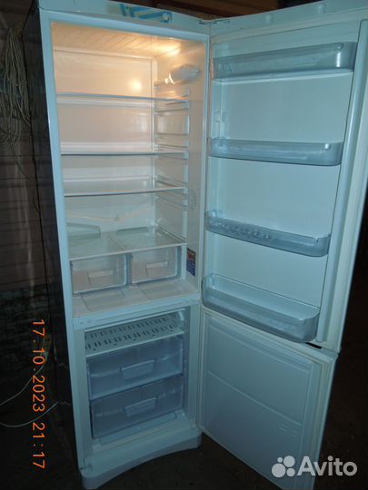 Холодильник 2х камерный