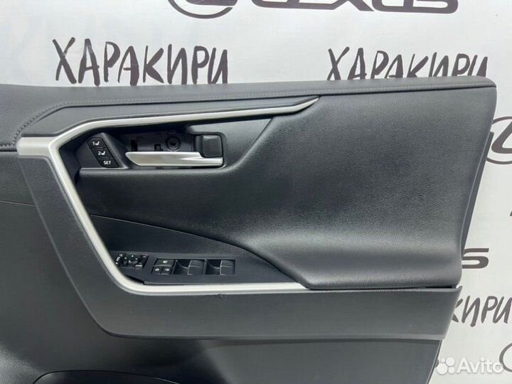 Обшивка двери передняя правая Toyota Rav4 axah52