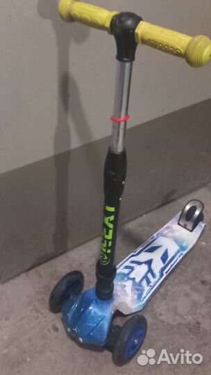 Самокат трёхколёсный святящиеся колеса