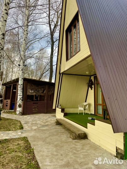 Дом на берегу озера с баней и чаном