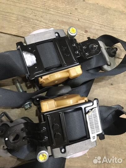 Ремень безопасности Nissan Pathfinder 51