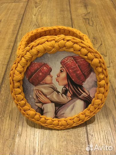 Корзиночка вязаная с крышкой горчичная