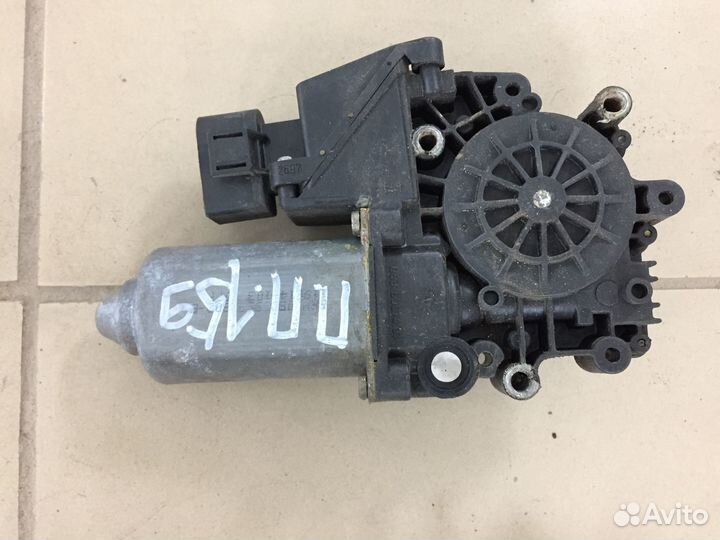 Моторчик стеклоподъемников audi a6 c5 WV Passat b5