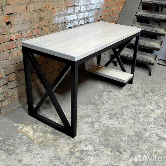 Компьютерный стол в стиле лофт