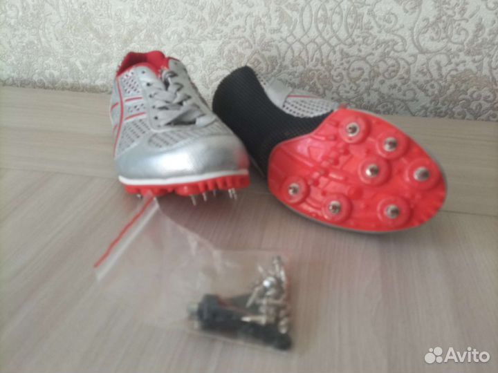 Бутсы,шиповки