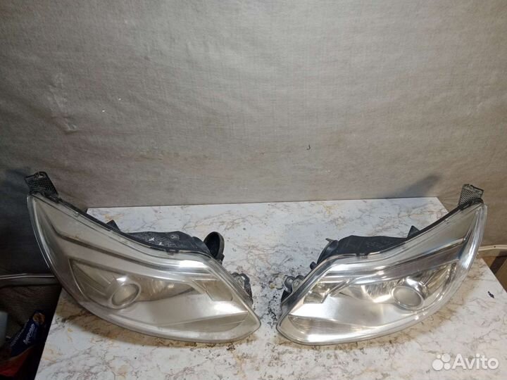 Фара правая и левая Ford focus 3 Ксенон
