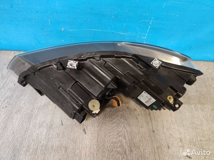 Фара правая Volkswagen Polo sedan 5 2010