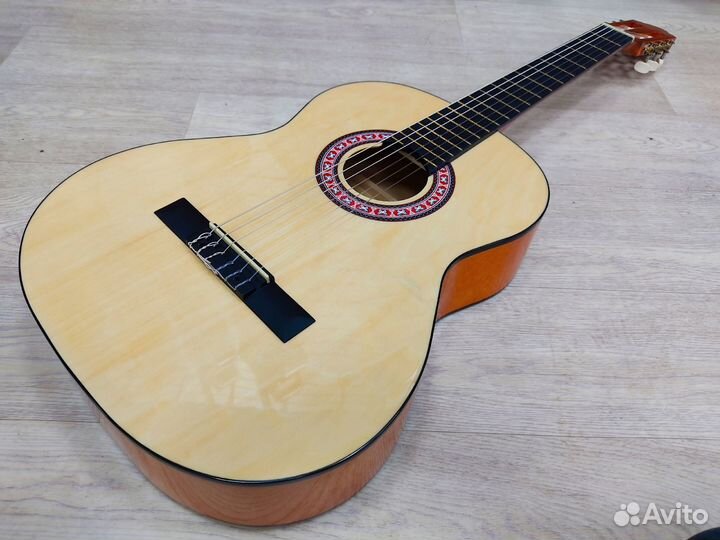 Классическая гитара Homage