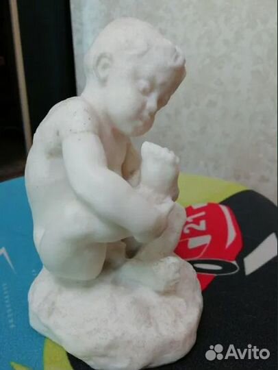 Статуэтка мальчик камень