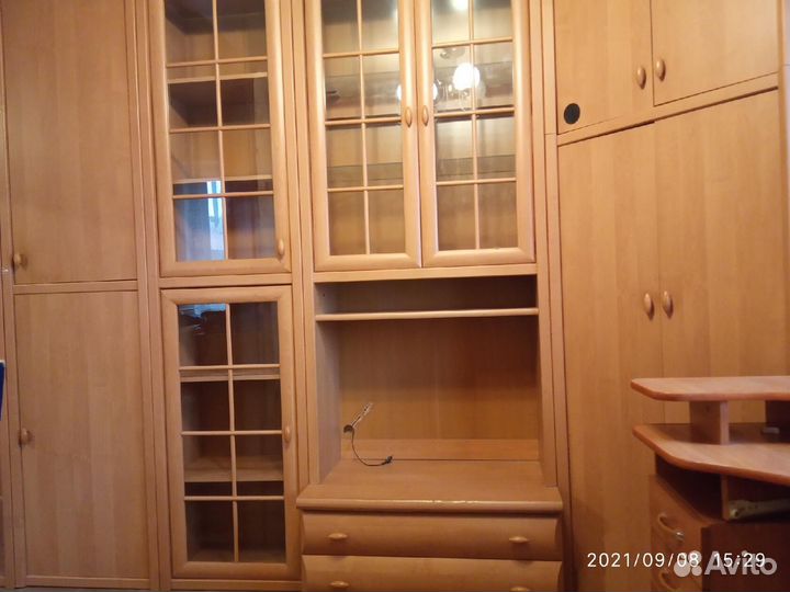 Стенка 5 секций,стол компьютерный,в разобранном ви