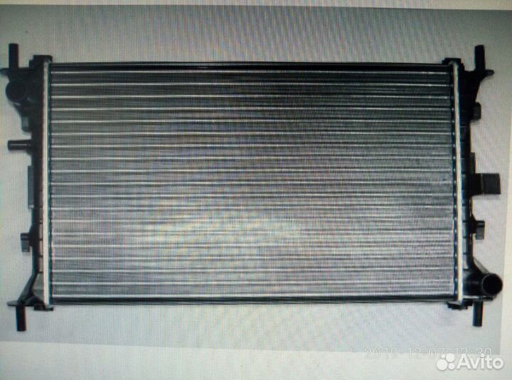 Радиатор охлаждения Форд Фокус 2