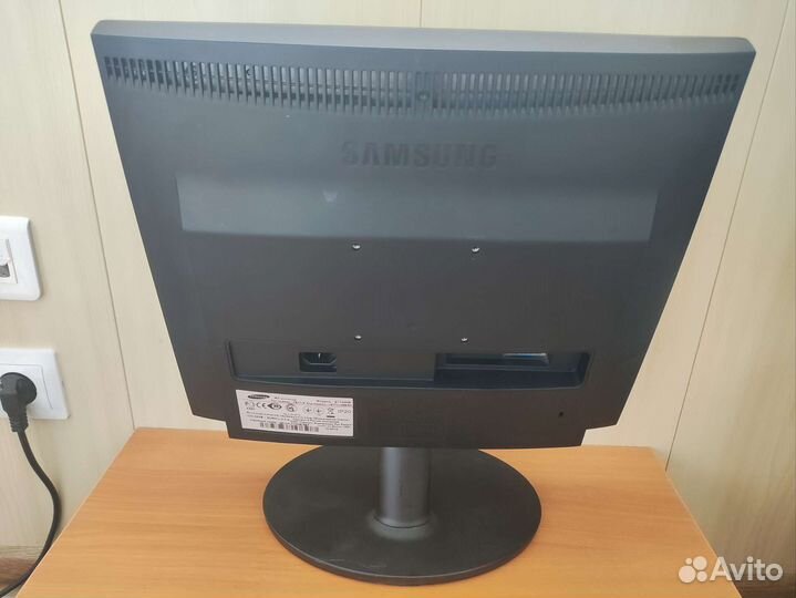 Монитор Samsung SyncMaster E1720