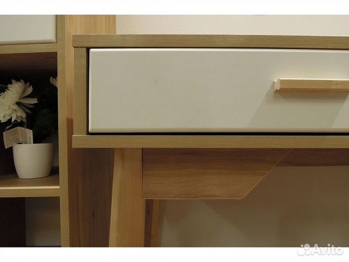 Стол письменный в наличии