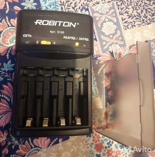 Зарядное устройство Robiton S-100