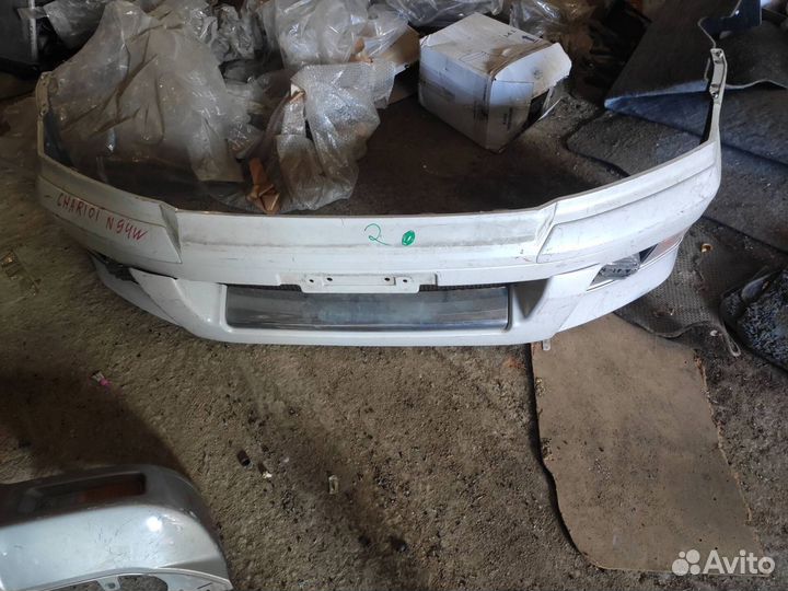 Бампер передний Mitsubishi Chariot Grandis N94W