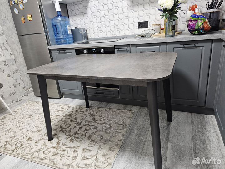 Стол обеденный