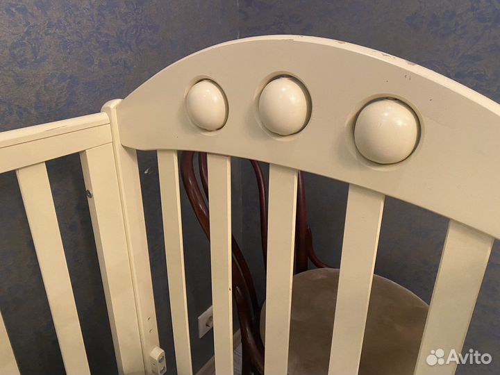 Детская кровать и пеленальный комод