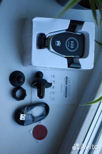 Держатель для телефона с беспроводной зарядкой