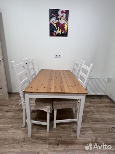 Кухонный стол и стулья