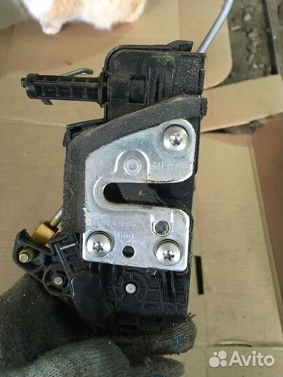 Замок передней левой двери Кия Соул 2008-2014 год