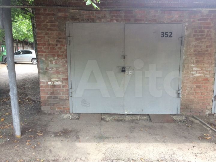 Гараж, > 30 м²