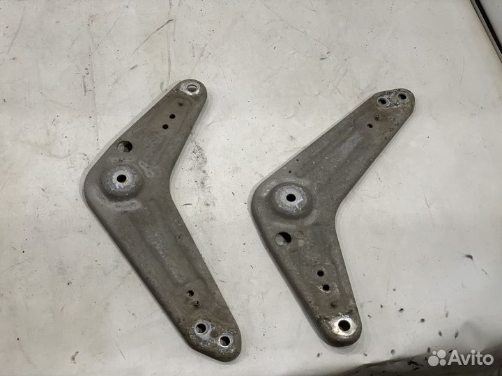 Реактивная тяга левая и правая BMW X6 F16