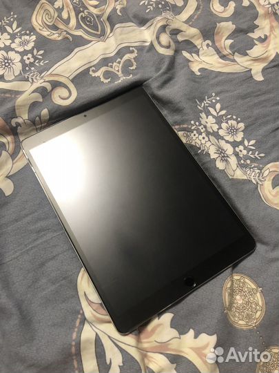 Планшет iPad 10.5
