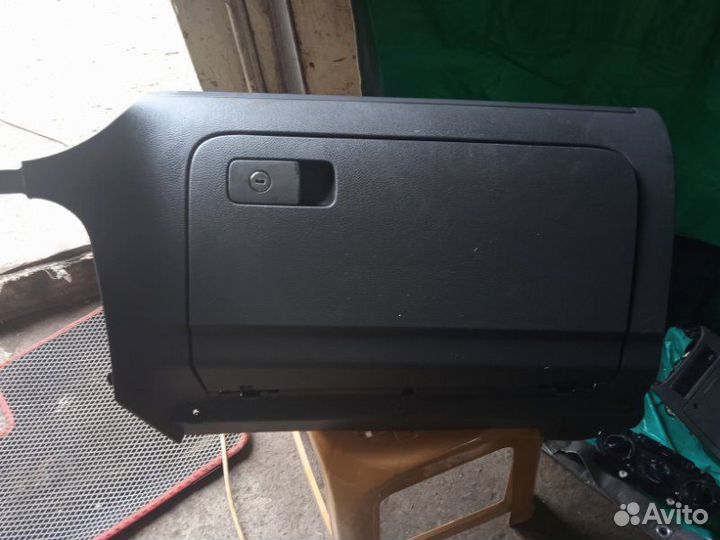 Бардачок Volkswagen Jetta