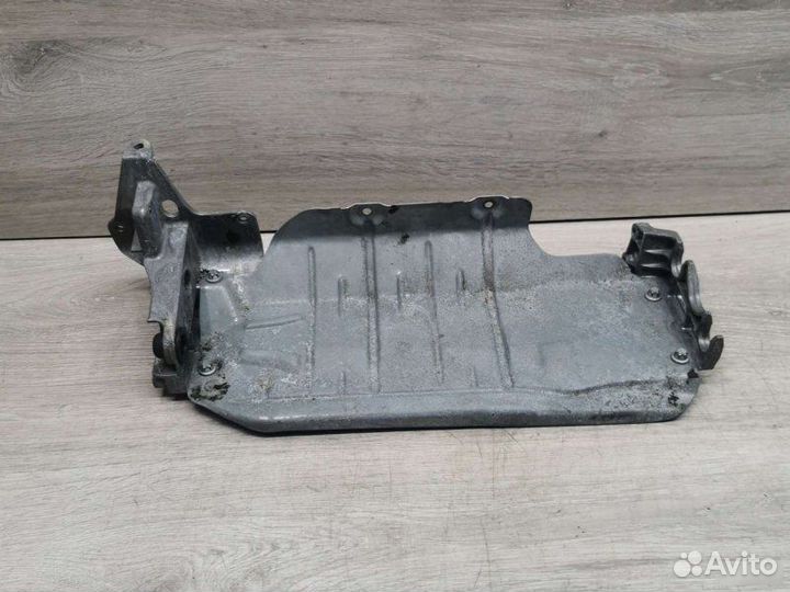 Кронштейн воздушного фильтра Mercedes С W203