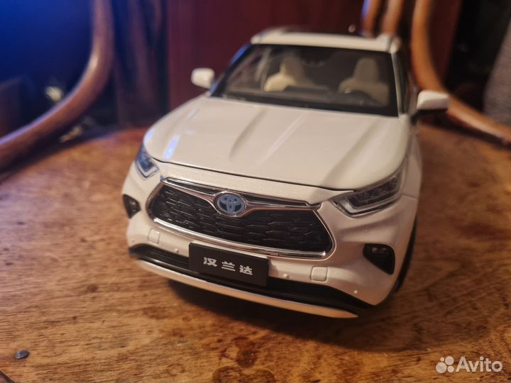 Toyota Highlander 2022 1:18