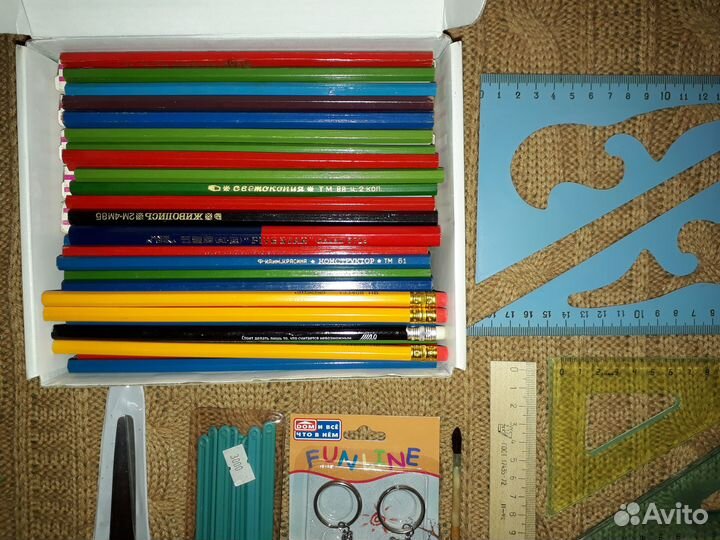 Канцелярские товары школьникам студентам учащимся