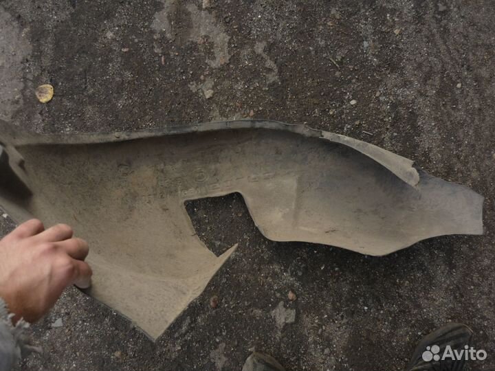 Подкрылок передний правый Фольцваген Гольф 3