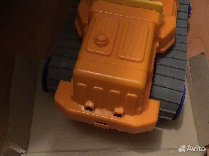 Большой грузовик игрушка на гусиницах