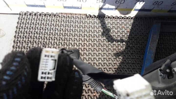 Дверь передняя левая Toyota Avensis