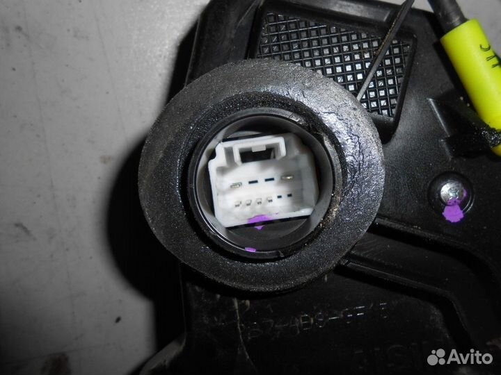 Замок двери передний левый (Toyota Hilux)