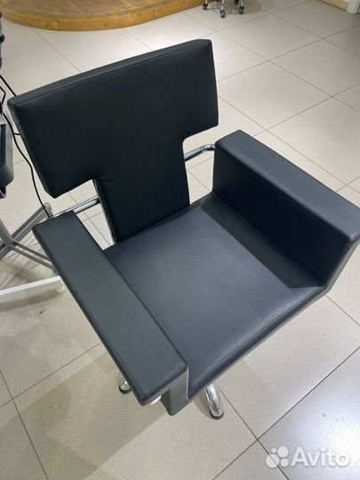 Парикмахерское кресло