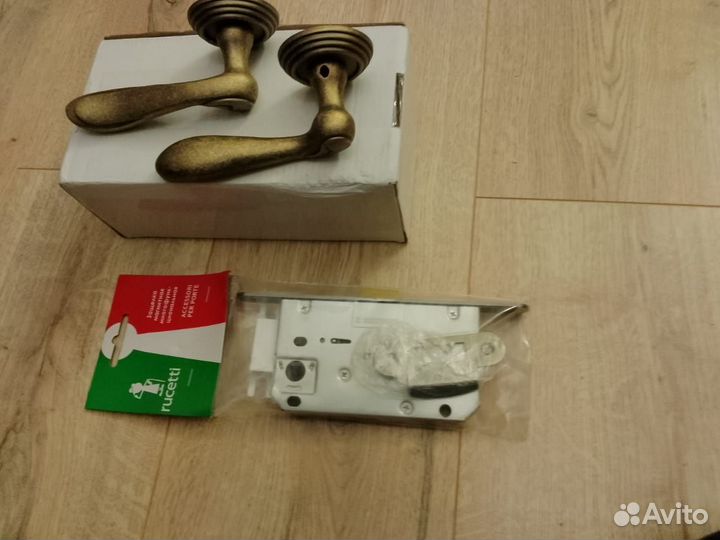 Дверная ручка межкомнатная