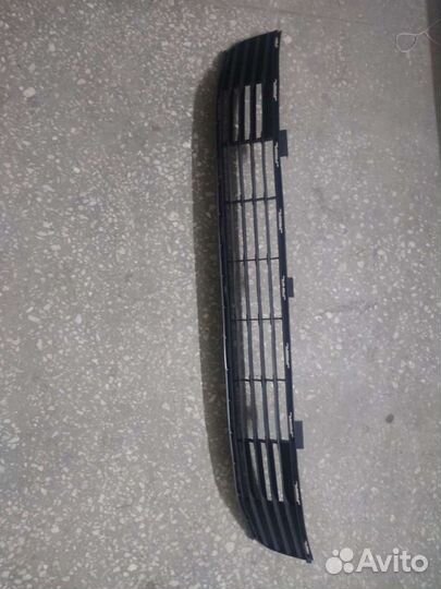 Решётка бампера Тойота Камри 50. 11-14 г.в